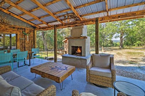 Cozy Cabin with Backyard Oasis 11 Mi to Marina