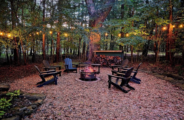 Cozy Cabin with Hot Tub, Fire Pit, Game Room -near Deep Creek Lake