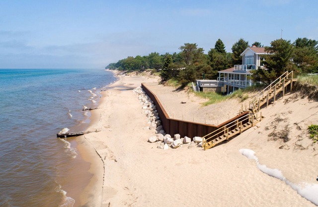 Cozy Cabin with Lake Michigan Beach Access just Steps Away