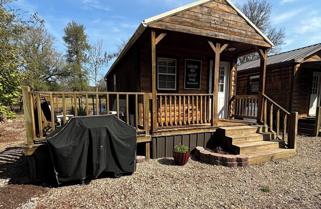 Cozy cabin with peaceful view in small town Fort Towson