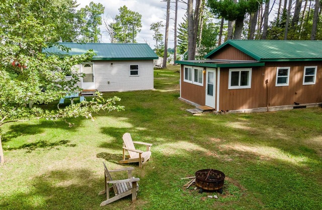 COZY CABIN WITH PRIVATE PIER ON LAKE PETENWELL