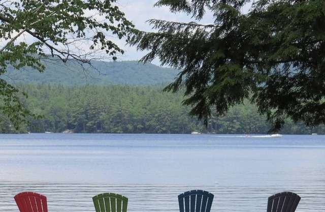 Cozy camp directly on the lake with stunning views!