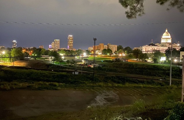 Cozy Capital View, Downtown Attractions, and Local Dining at Your Doorstep!