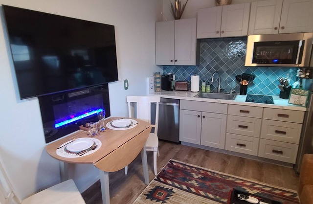 "Cozy Casita" Private Pool and Spa/1 Bed/Full Kitchen/Walk in Shower/BBQ