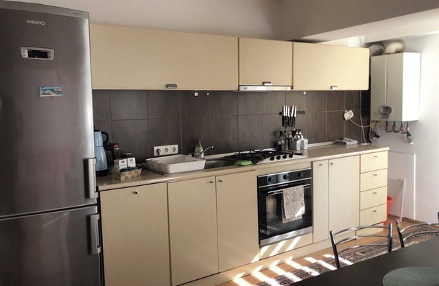 Cozy Central Apartment with Balcony in Reșița – Near Nature Trails & City Center