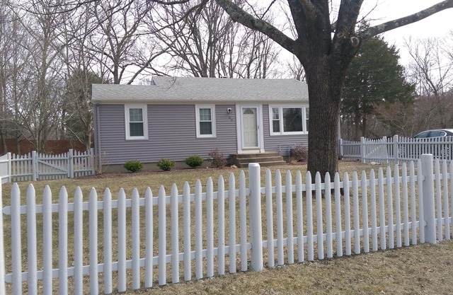 Cozy, Centrally Located East Greenwich Cottage
