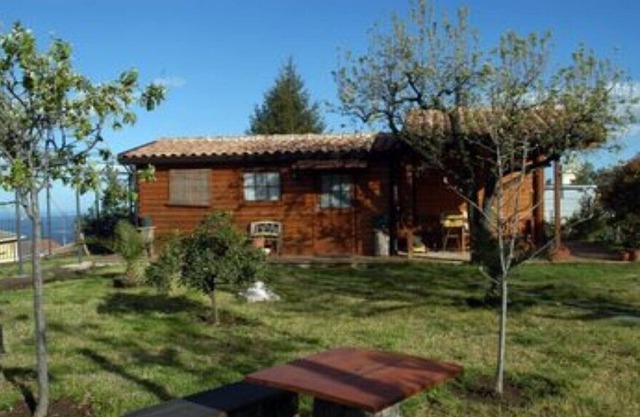 Cozy chalet in the heart of the Etna Park, ideal for one or two couples.