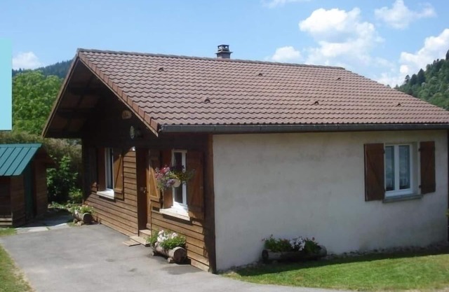Cozy Chalet with Fireplace & Terrace near La Bresse-Hohneck Ski Resort