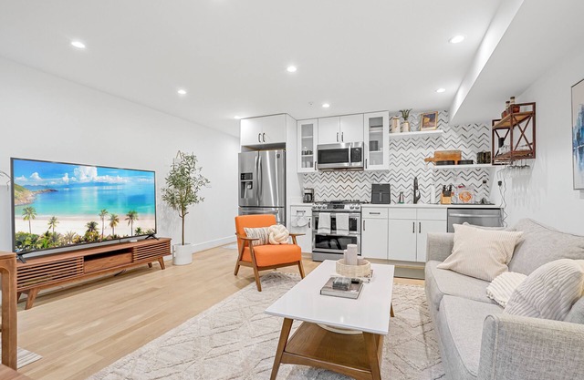 Cozy & Charming 2-Bedroom Apartment in the Heart of Dupont Circle!