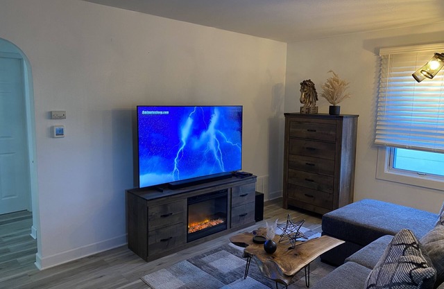 Cozy/Charming Traditional Michigan 2bd. House
