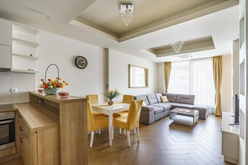 Cozy City Center Studio