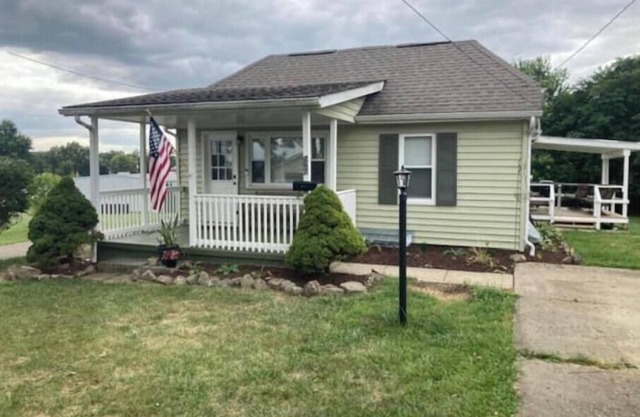 Cozy city cottage, one floor, covered porches, quiet neighborhood