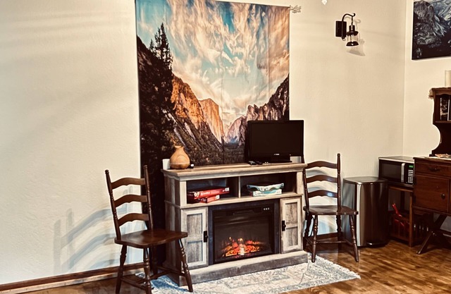 Cozy, Clean, and Private. Close to Yosemite