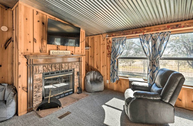 Cozy Clovis Getaway w/ Patio: 6 Mi to Town!