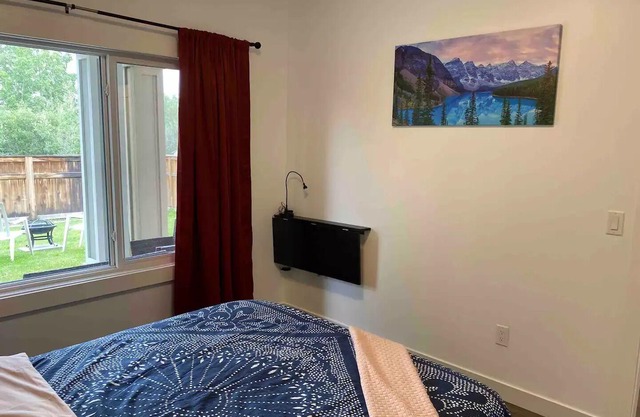Cozy Cochrane Den - 50 mins to Banffnn