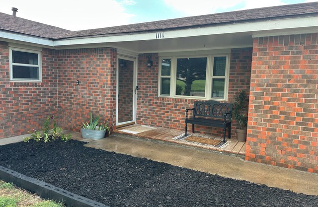 Cozy, comfortable home in a quiet neighborhood!