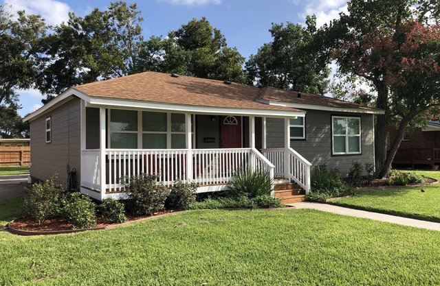 COZY, COMFY, CUTIE! Book NOW for Fall! 2BD, 1.5 Bath, Free WIFI