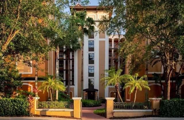 Cozy Condo 4Mi from Disney with Resort Amenities