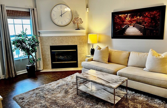 Cozy Condo in Carmel!