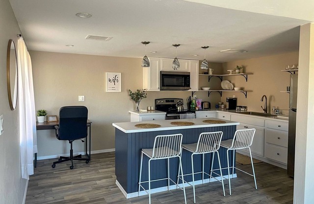 Cozy Contemporary EntireApt 1-Bed/1-Bath