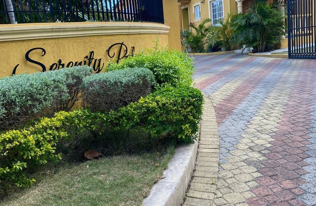 Cozy, convenient, kid friendly apartment, 5 mins walk from beach a