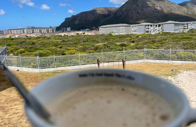 Cozy corner apartment Muizenberg 2-bedroom apartment with WiFi