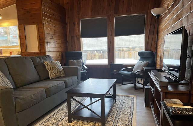 Cozy Cottage Close to Public Beach