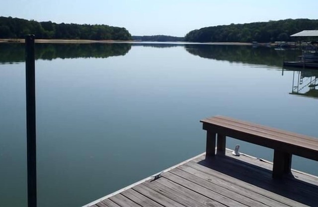 Cozy Cottage Comfort on Lake Hartwell Waterfront