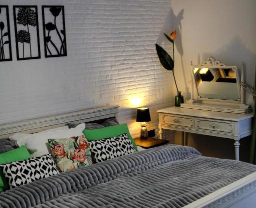 Cozy Cottage - Free Parking, Self Check-in