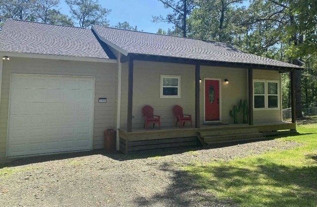 Cozy Cottage in Rayburn Country-Pet Friendly-King Suite/Pool Table! Sleeps 10