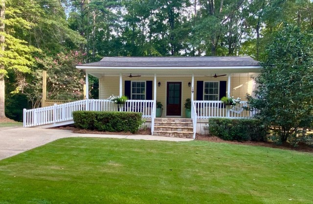Cozy cottage in Salem with a short drive to Auburn/Opelika Al or Columbus, Ga