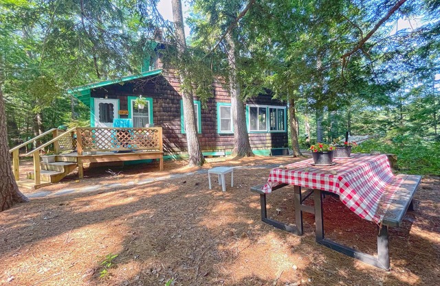 Cozy cottage lake retreat with private beach. Perfect place to unplug.