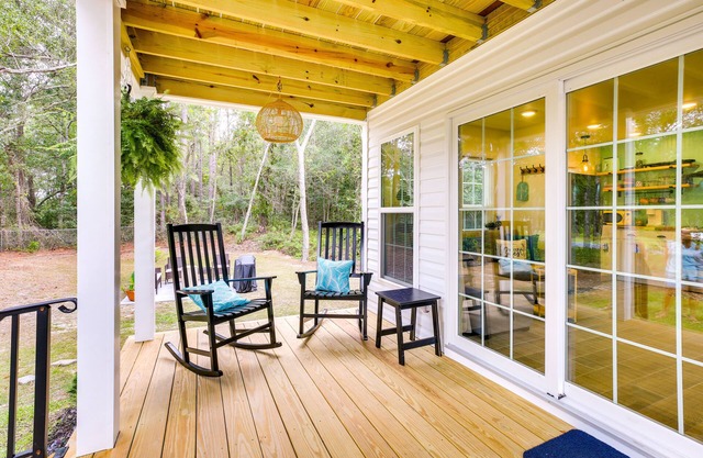 Cozy Cottage: Minutes to Downtown Southport!
