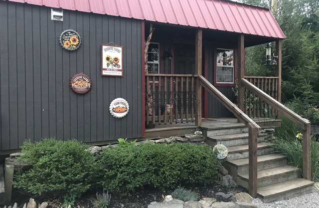Cozy Cottage near Rabbit Hash, Kentucky