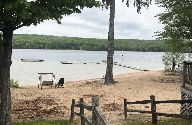 Cozy Cottage on a beautiful Beach Resort in Northern Michigan