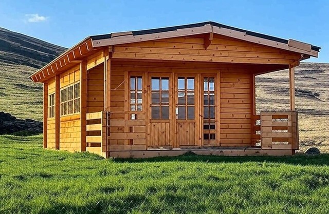 Cozy Cottage on Hillside with Breathtaking Mountain Views, 3 mins from Route 1