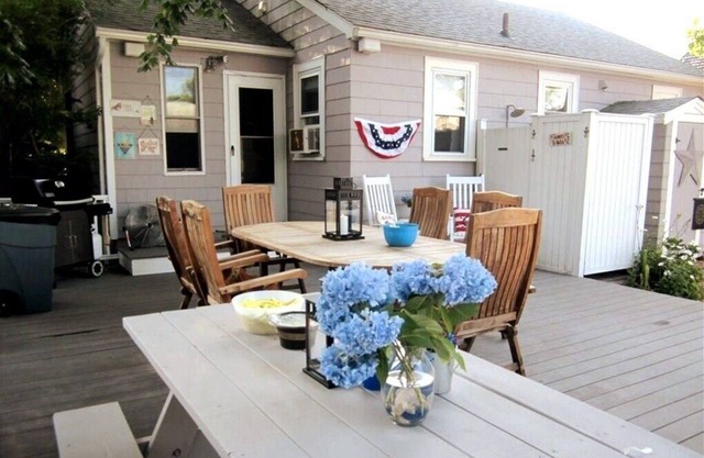 Cozy Cottage on Quiet Lane!