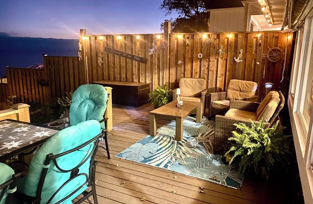 Cozy Cottage panoramic Lake Erie views 15 minutes to Point Pelee. Pet Friendly.