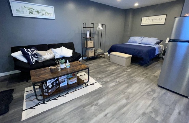 COZY COTTAGE- Pet friendly | Hot Tub