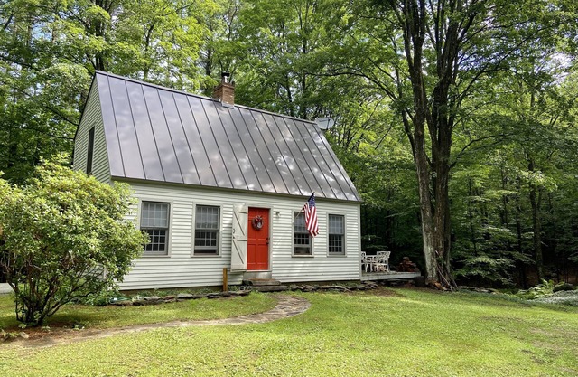 Cozy cottage tucked away in the woods
