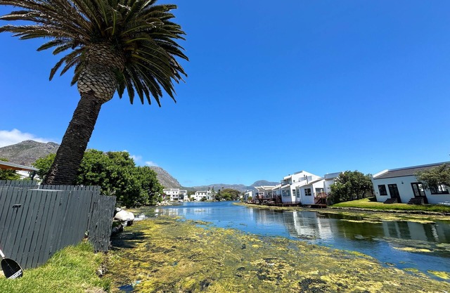 Cozy cottage with 1 bedroom and WiFi, AC in beautiful Cape Town