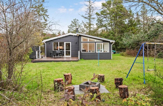 Cozy Cottage With 600 M To The Beach