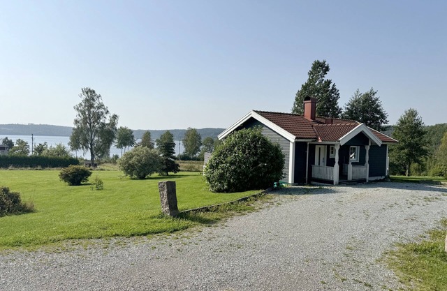 Cozy cottage with a view of Teåkersjön | SE17014