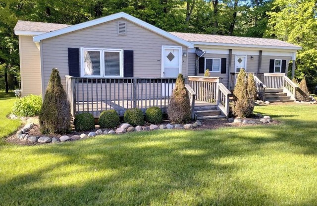 Cozy country home, Pet friendly!