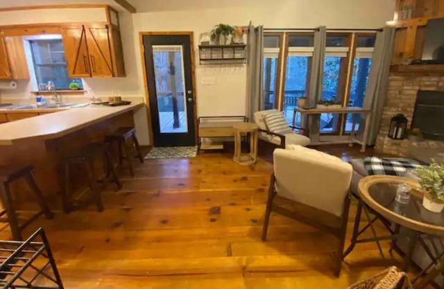 Cozy Creek Cabin