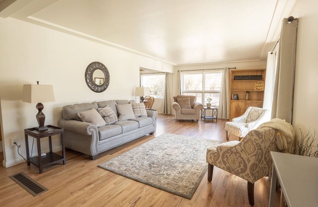Cozy Creek Side Retreat in University Area