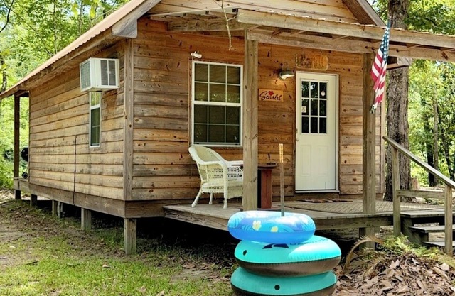 Cozy Creekside Scarlet Cabin on the Creek with 2 beautiful sandbars