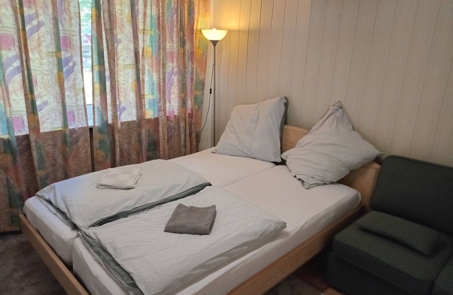 Cozy 3-Bed Apartment in Buchholz. Ideal for work &Families.Free Parking & wifi