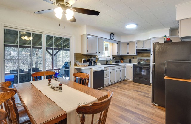 Cozy DuBois Home w/Deck ~ 8 Mi to Treasure Lake!