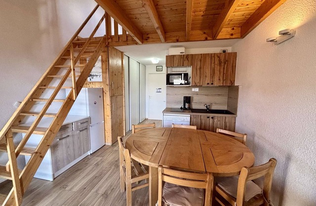 Cozy Duplex for 6 with Mezzanine and Balcony in Alpe d'Huez